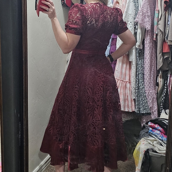 Lulu's Burgundy midi dress puff sleeves - Picture 5 of 7
